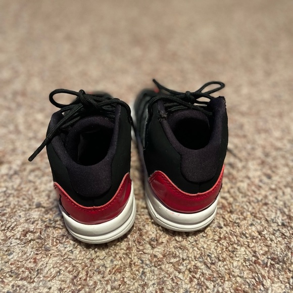 Boys Jordan’s size 9c - Picture 3 of 4